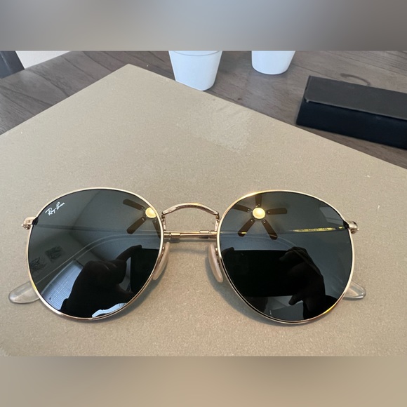 Ray-Ban RB 3447 Round Metal Sunglasses with Gold Frame - Picture 5 of 5